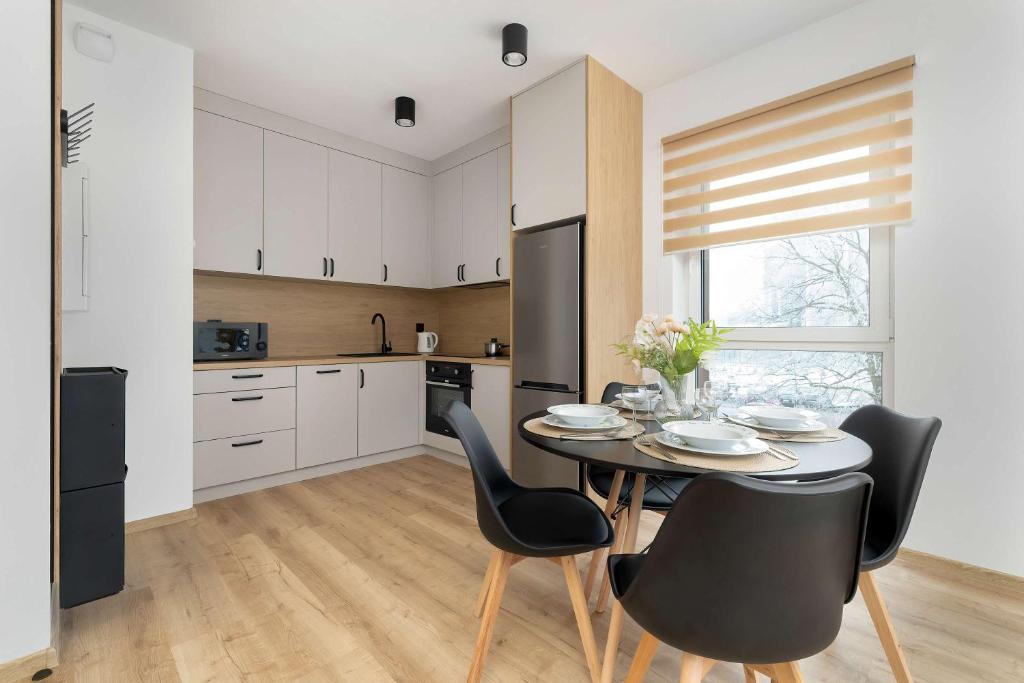 Modern Apartment with Parking and Balcony near the City Center by Noclegi Renters 3