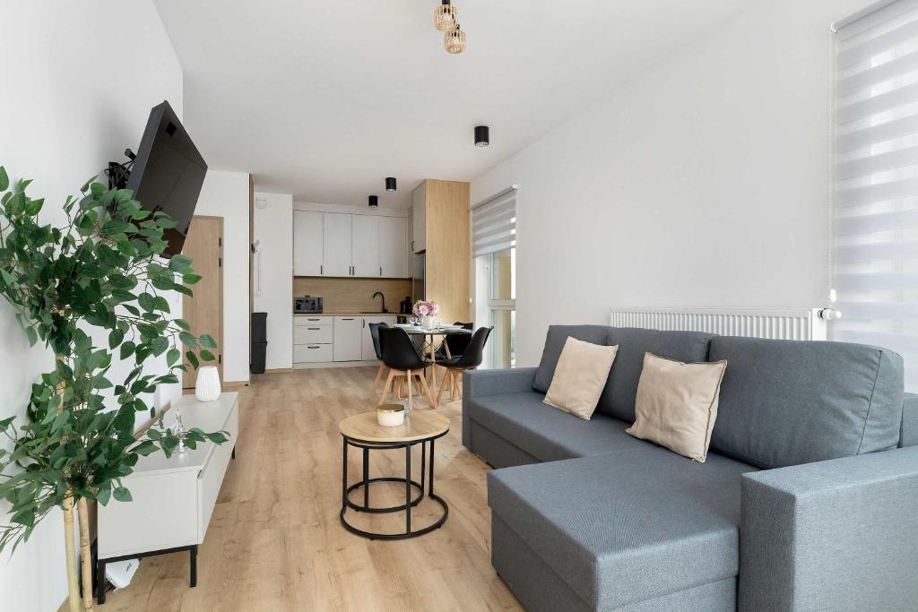 Modern Apartment with Parking and Balcony near the City Center by Noclegi Renters 7