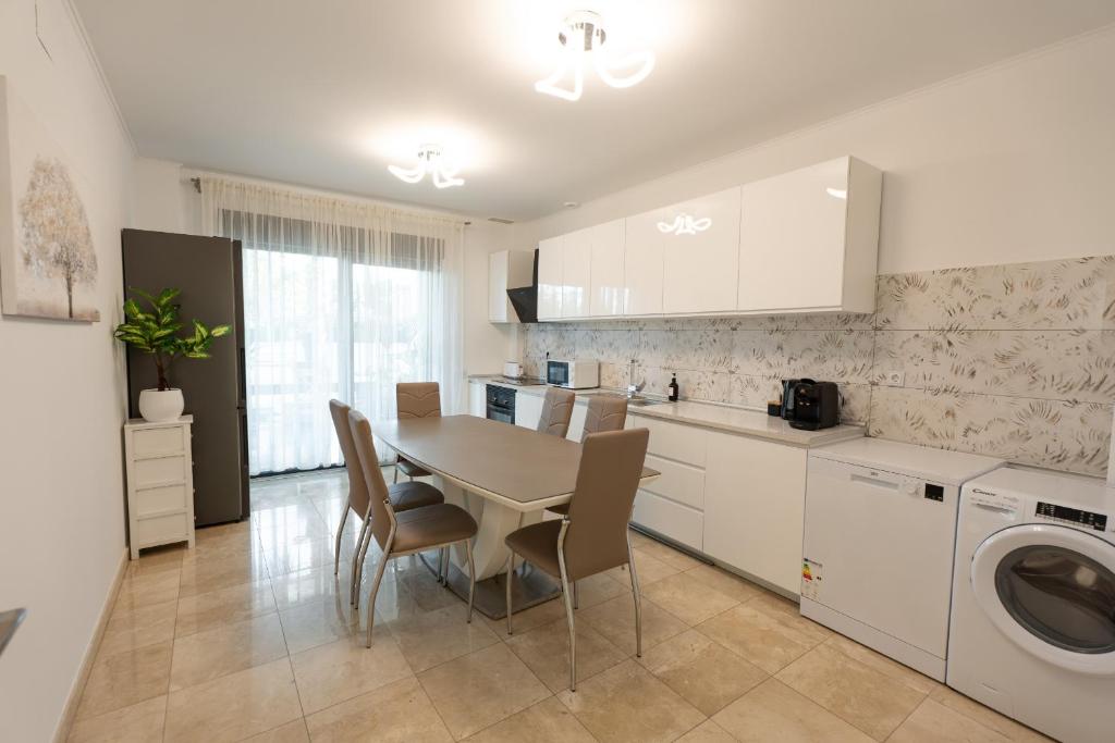 Exclusive Villa City, Beach & Golf 4
