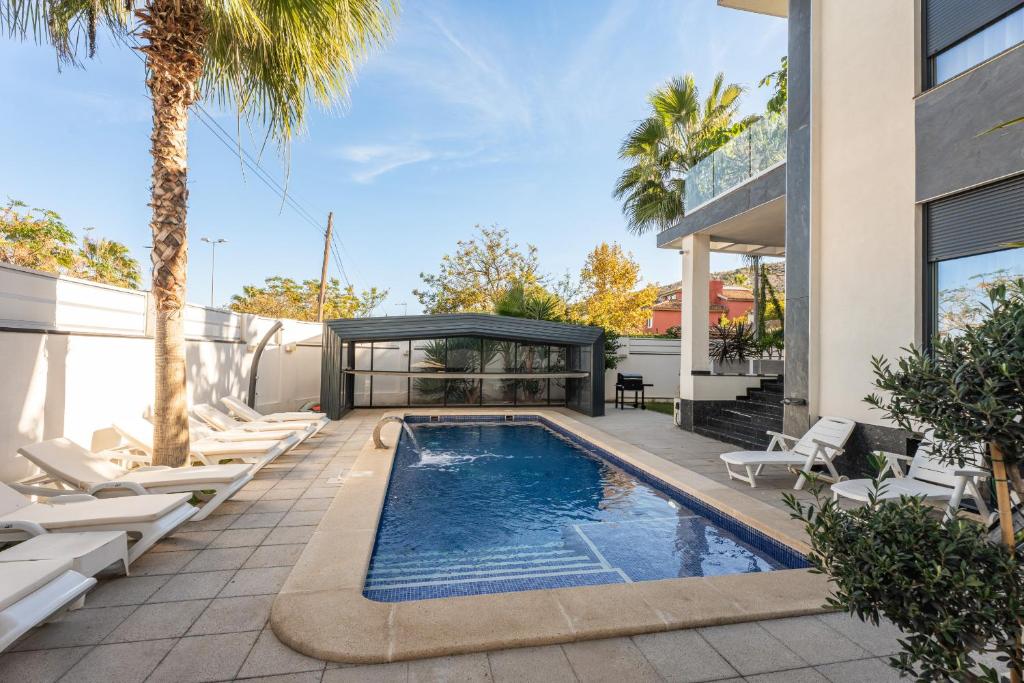Exclusive Villa City, Beach & Golf 8