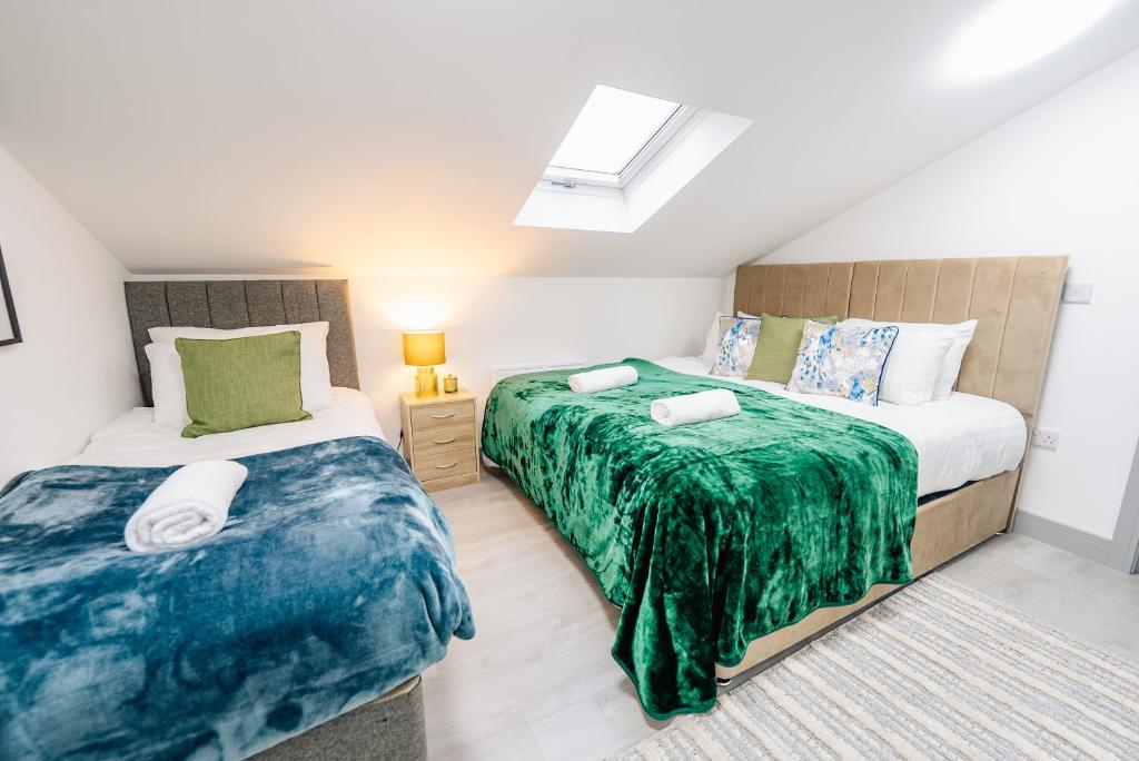 3 Bedrooms Luxury Apartment with Free Street Parking and Fast WiFi 7