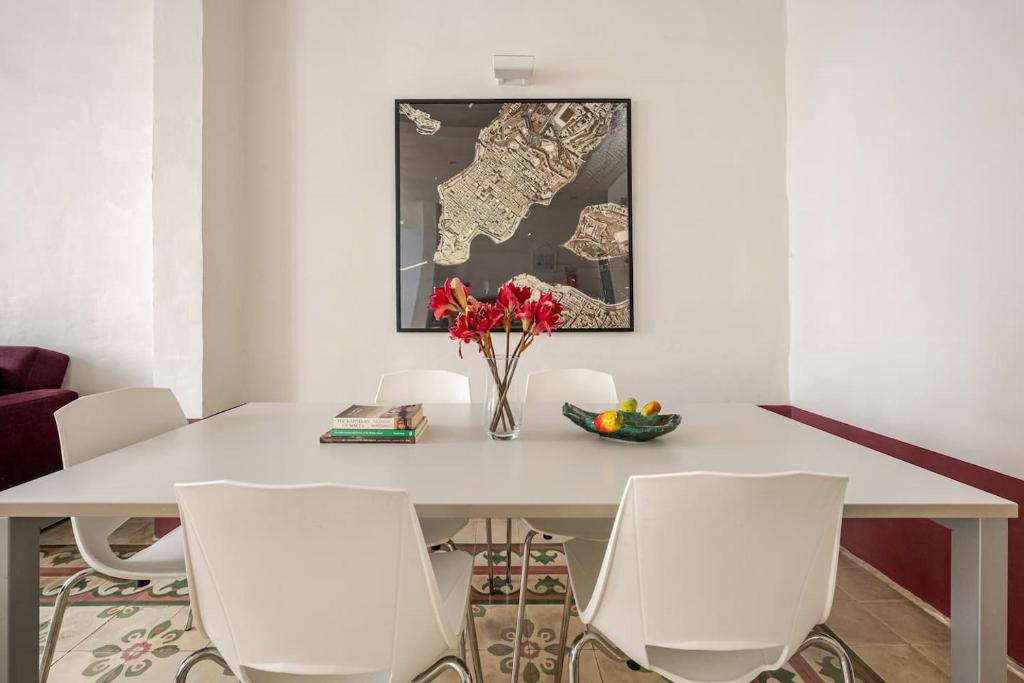 Historic Centre 2BR with Patio in Valletta by MR Homes 5