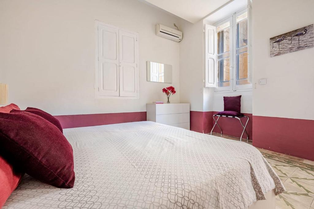 Historic Centre 2BR with Patio in Valletta by MR Homes 8
