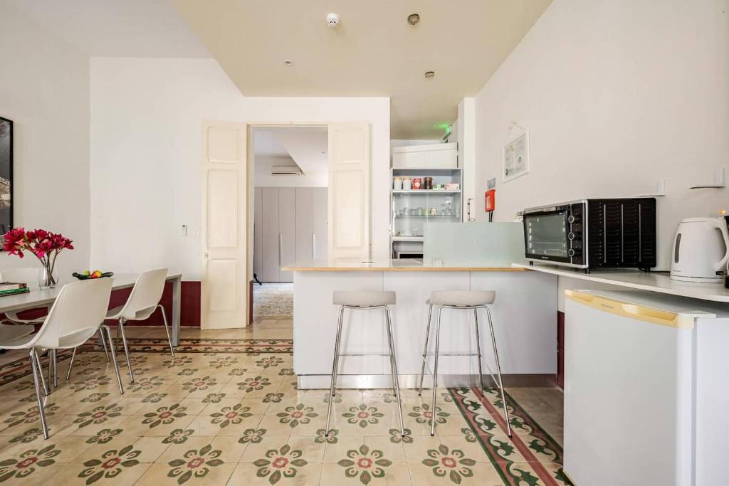 Historic Centre 2BR with Patio in Valletta by MR Homes 4