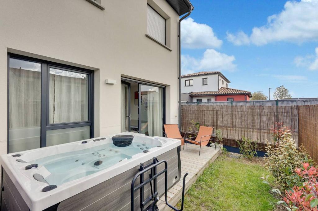 T3 Cosy avec Spa Privé – Détente aux Sept Deniers 6