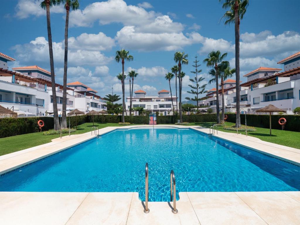 Family Fairways I Spacious 4-Bedroom Townhouse Near Beach & Golf, Estepona 1