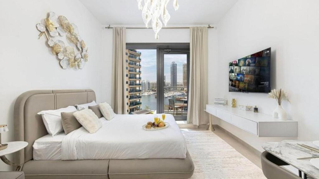 Sparkle Tower by Swarovski, Premium Full Marina View, 2min JBR & Metro, Sleeps 4