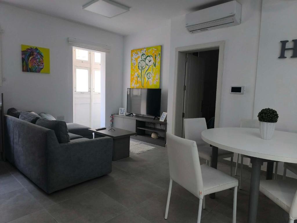 Тhree bedroom house "TEA" -with garage close to the sea -SLIEMA 5