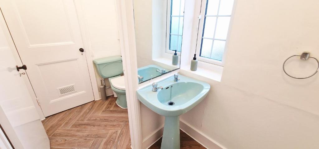 Spacious 4 Bedroom Detached Home in Iffley Village 8