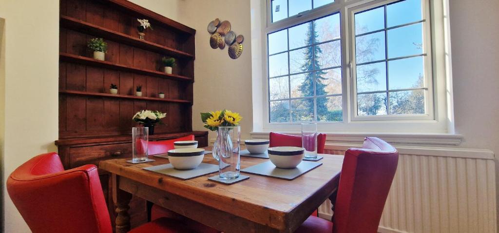 Spacious 4 Bedroom Detached Home in Iffley Village 4
