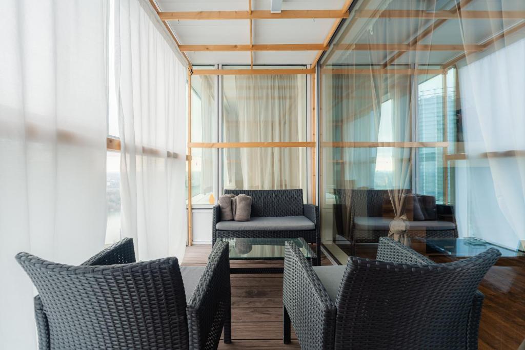 High Floor 2BR Downtown with Danube View Balcony Parking Available 6