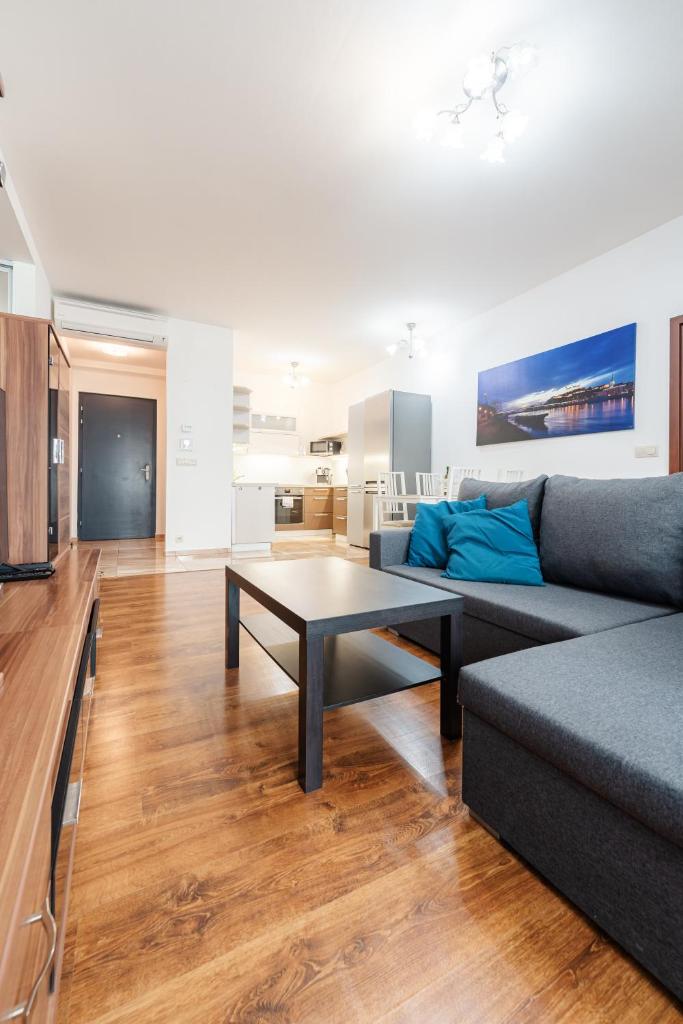 High Floor 2BR Downtown with Danube View Balcony Parking Available 3