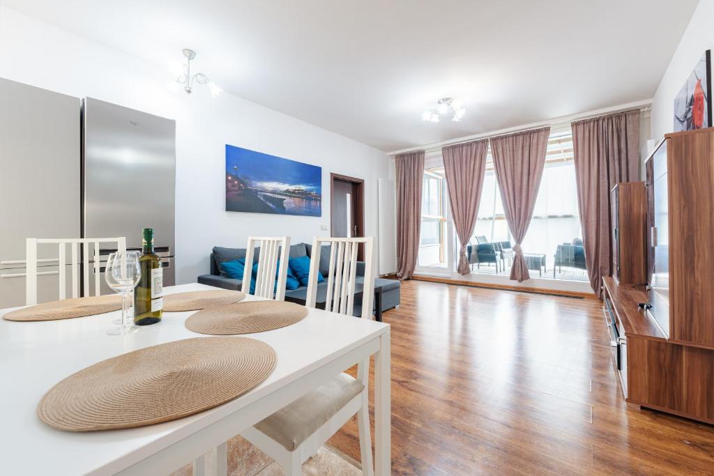 High Floor 2BR Downtown with Danube View Balcony Parking Available 2