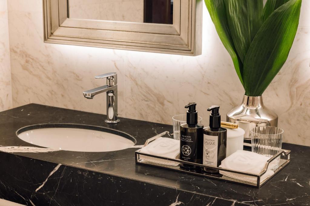 MYTHIC SANA Downtown Suites 8