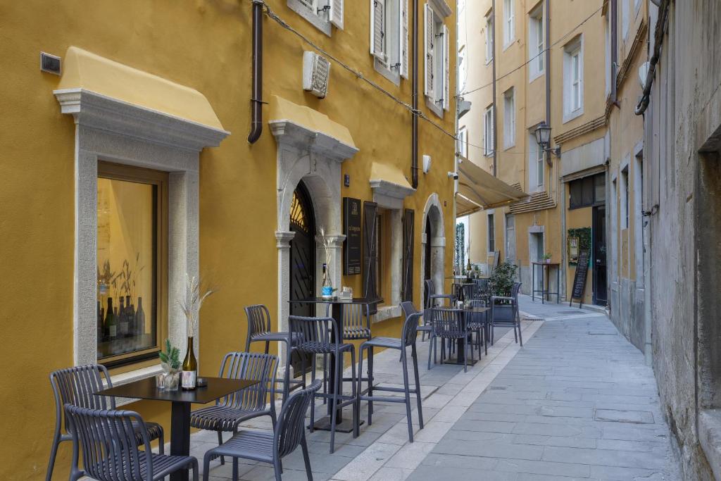 AMIRA Ca' Argento Premium Apartments in Trieste Center 6