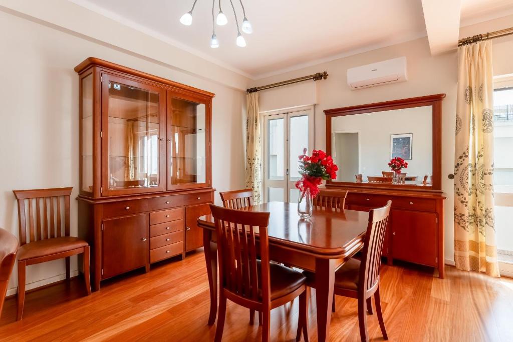 Cosy 2Bdr Flat in Faro Downtown by LovelyStay 4