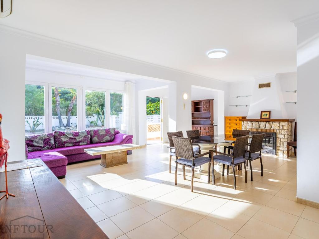 Inftour La Fustera Villa 5