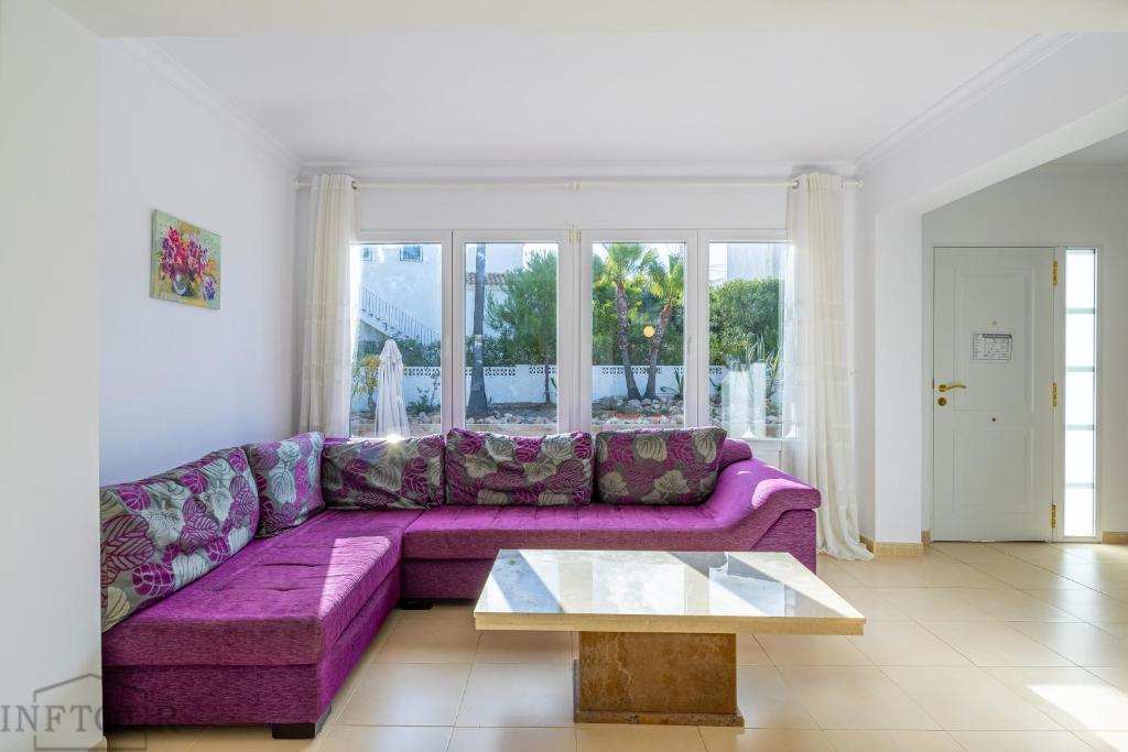 Inftour La Fustera Villa 6