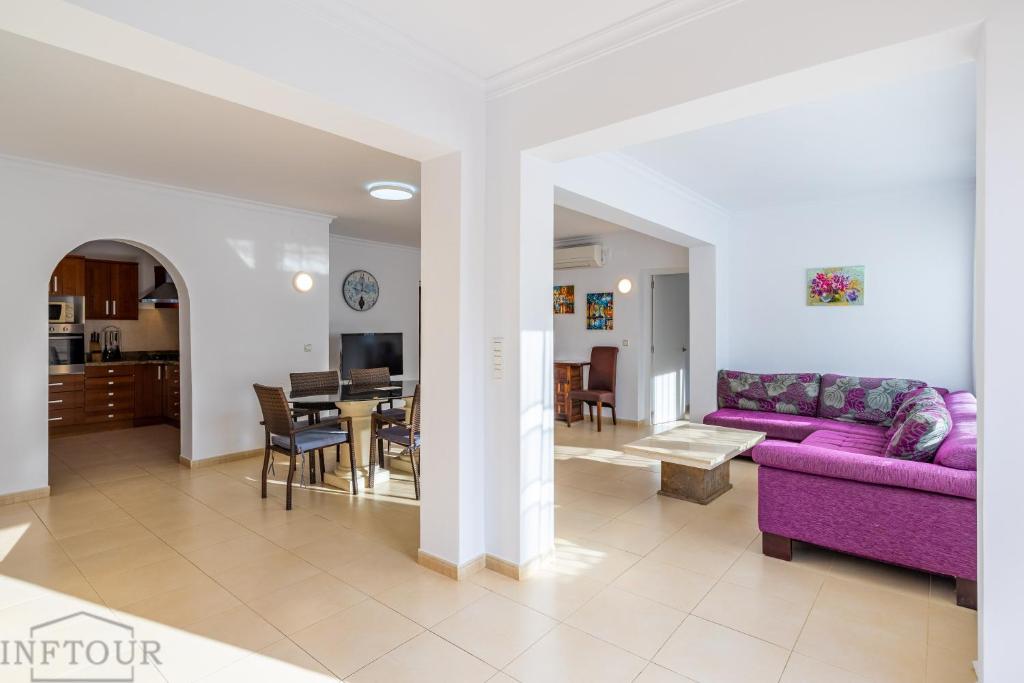 Inftour La Fustera Villa 8