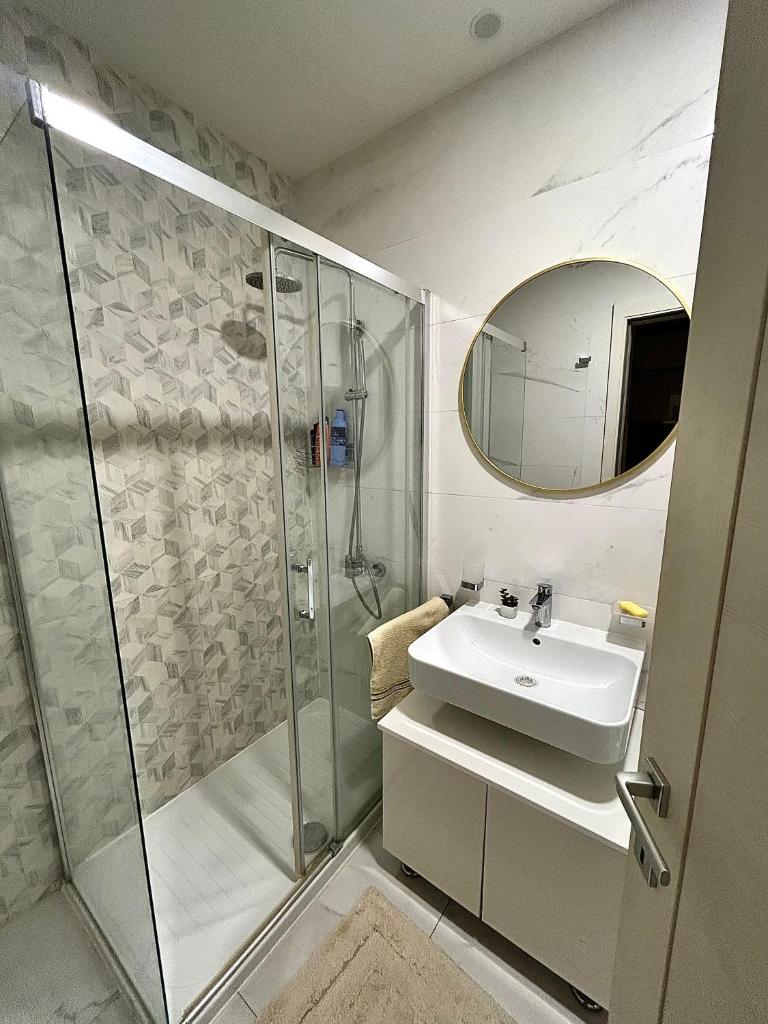 Elegant apt in Central Point 8