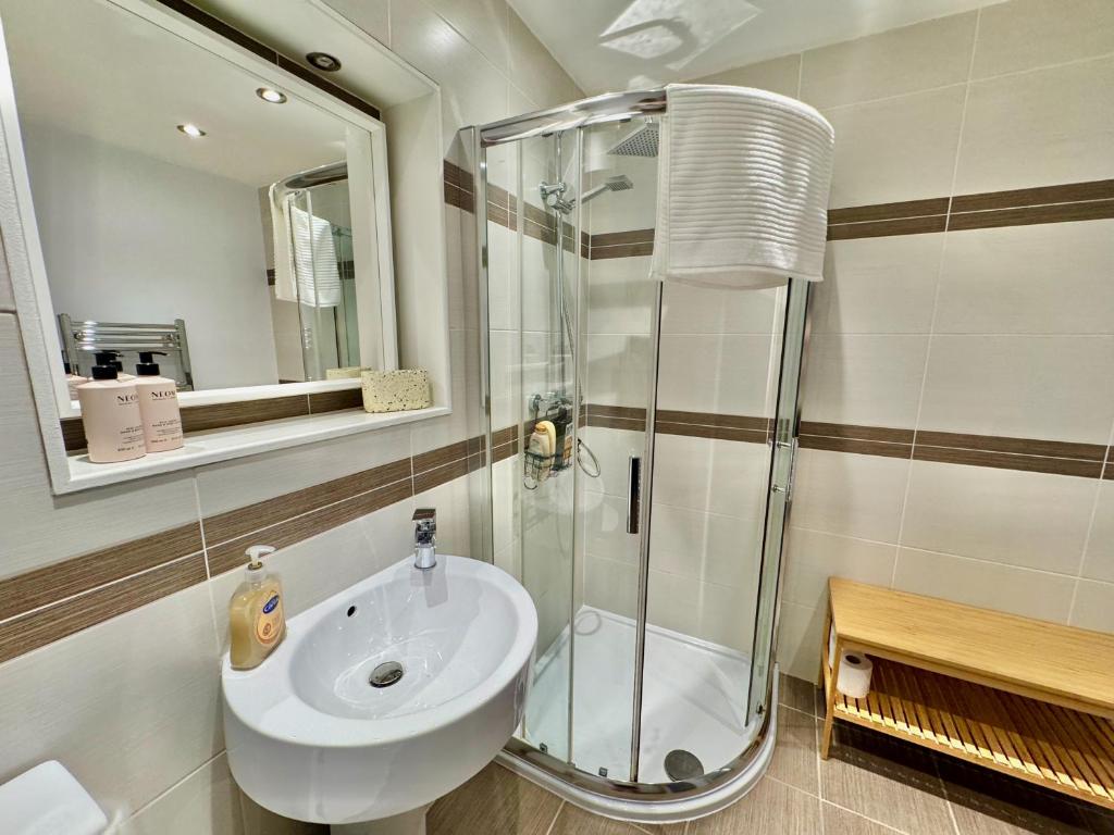 Park View Apartment - Great Location 1 Super King 1 King 3