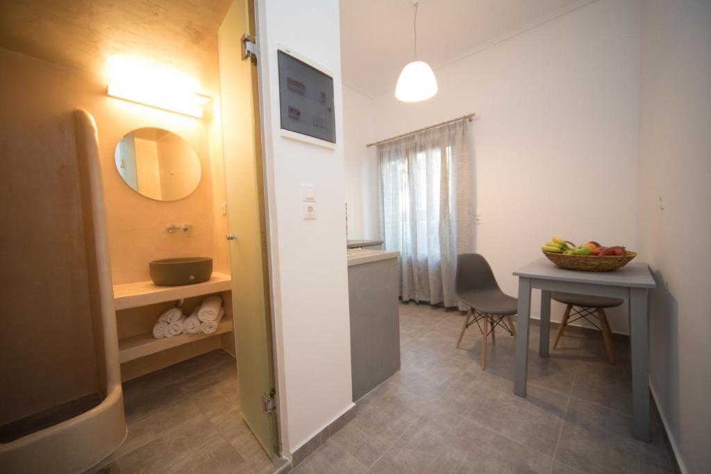Markakis Studios Fira Town 3
