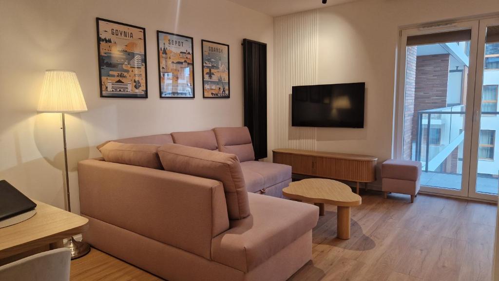 160 Wide Bed Apartments - with Balcony & Parking 2