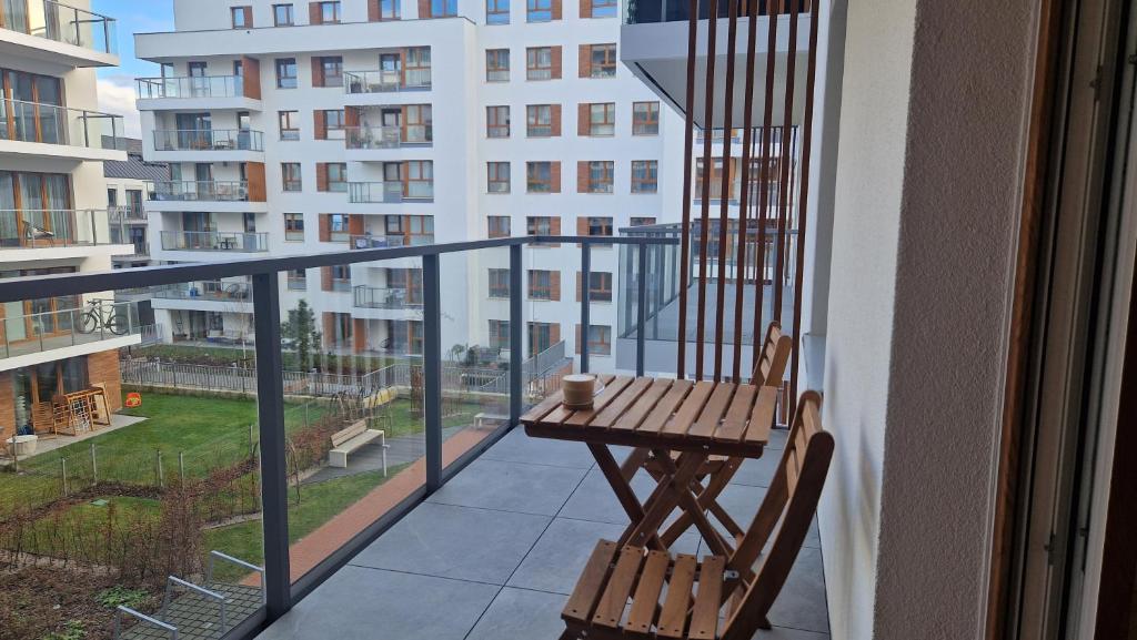 160 Wide Bed Apartments - with Balcony & Parking 3