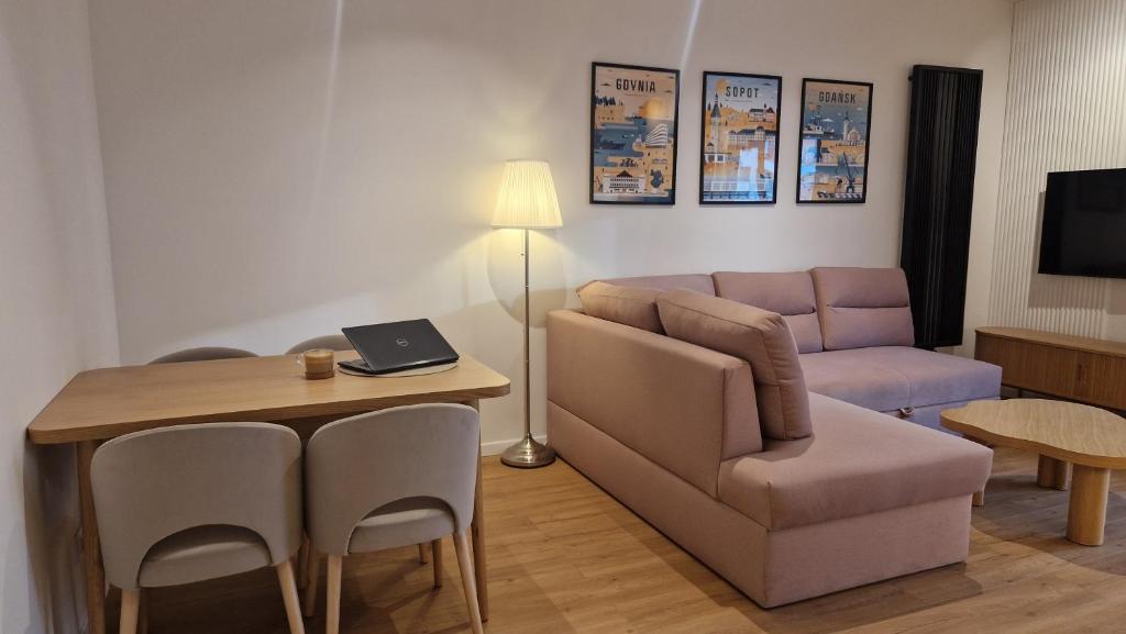 160 Wide Bed Apartments - with Balcony & Parking 5