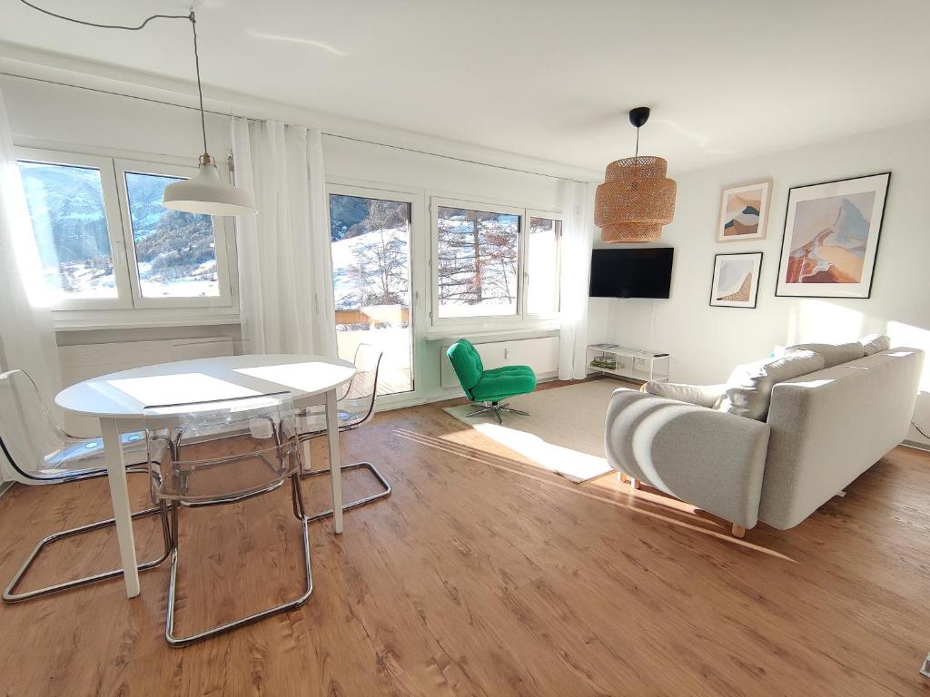 Big studio, just renovated, great views, with free parking