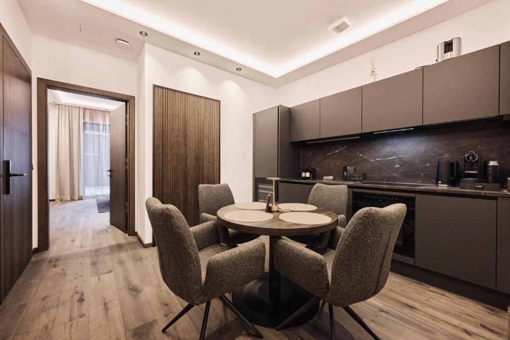 Chalet Ischgl - Modern Luxury Residences 8