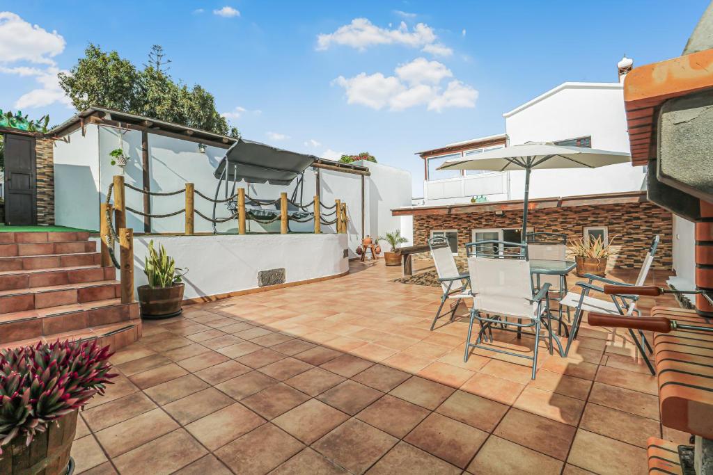 Lanzarote BBQ & Terrace Escape 5