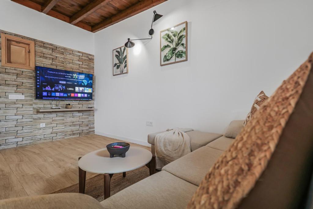 Lanzarote BBQ & Terrace Escape 8