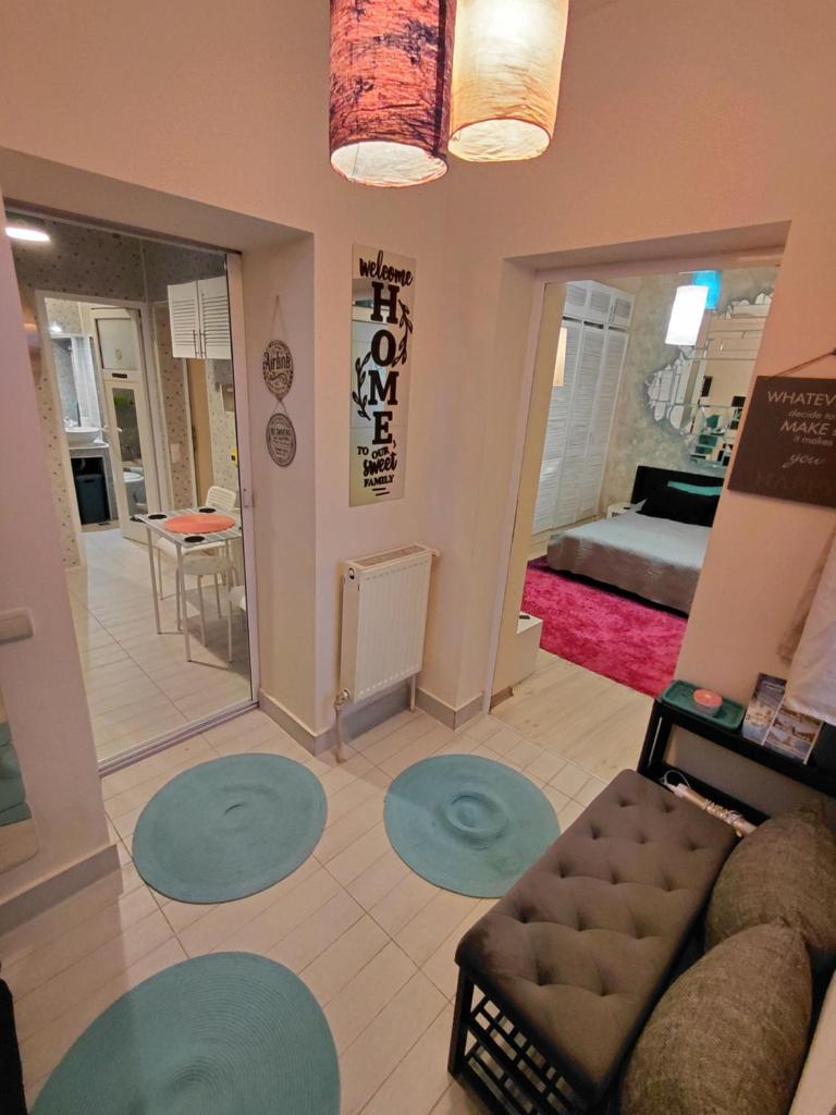 Artsy entire House, fully equipped, 2 rooms, 2 beds, parking, all to yourself! 8