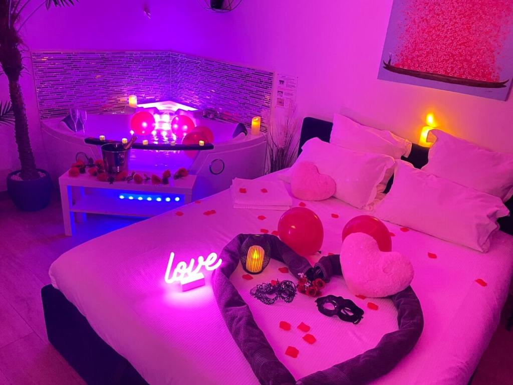 L'Escale Balnéo'Romantique - Loveroom - Jacuzzi & Petit déjeuner 8