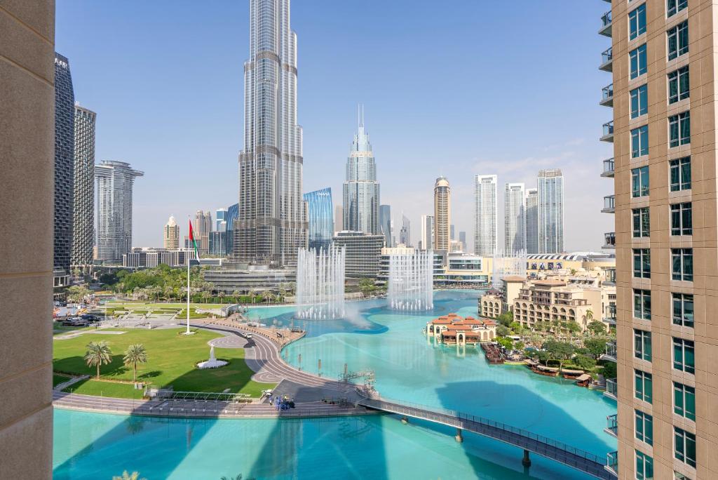 Luxury 2BR Superior Apartment with Full Burj Khalifa and Dubai Mall Dancing Fountain View, Royal Tiffany
