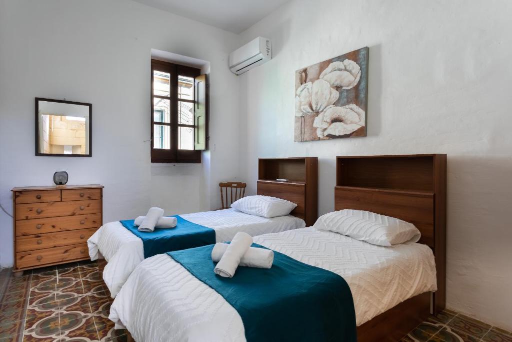 Cosy 3BR Maltese Townhouse - Close to Valletta by Isola360 2