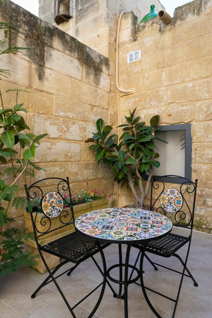 Cosy 3BR Maltese Townhouse - Close to Valletta by Isola360 6