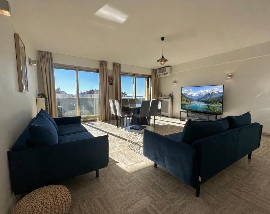 Central -300m Palais- Seaview-A/C-WIFI-spacieux 5