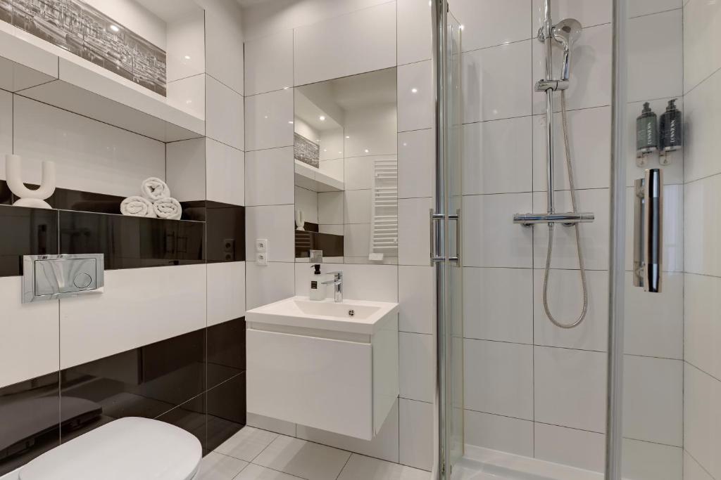 Waterlane Riverside SPA, Pool & Gym by Downtown Apartments 8