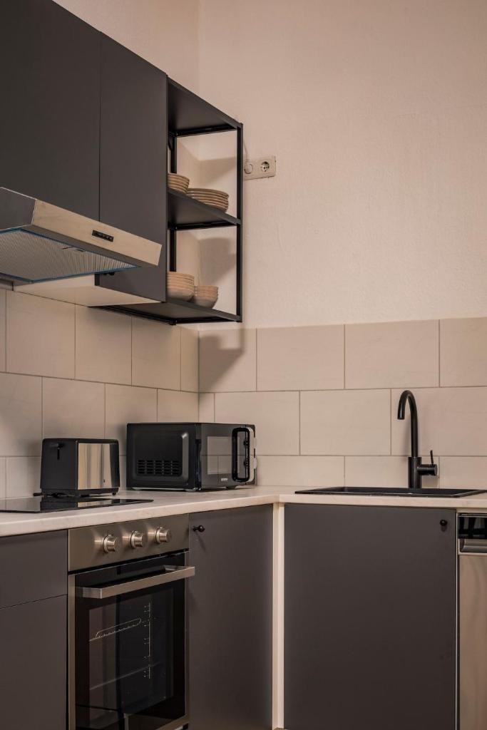 Großzügiges Altbau-Apartment - 2 Schlafzimmer - Hasselbachplatz 8