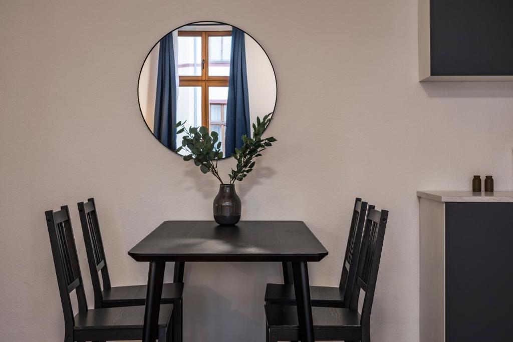 Großzügiges Altbau-Apartment - 2 Schlafzimmer - Hasselbachplatz 7