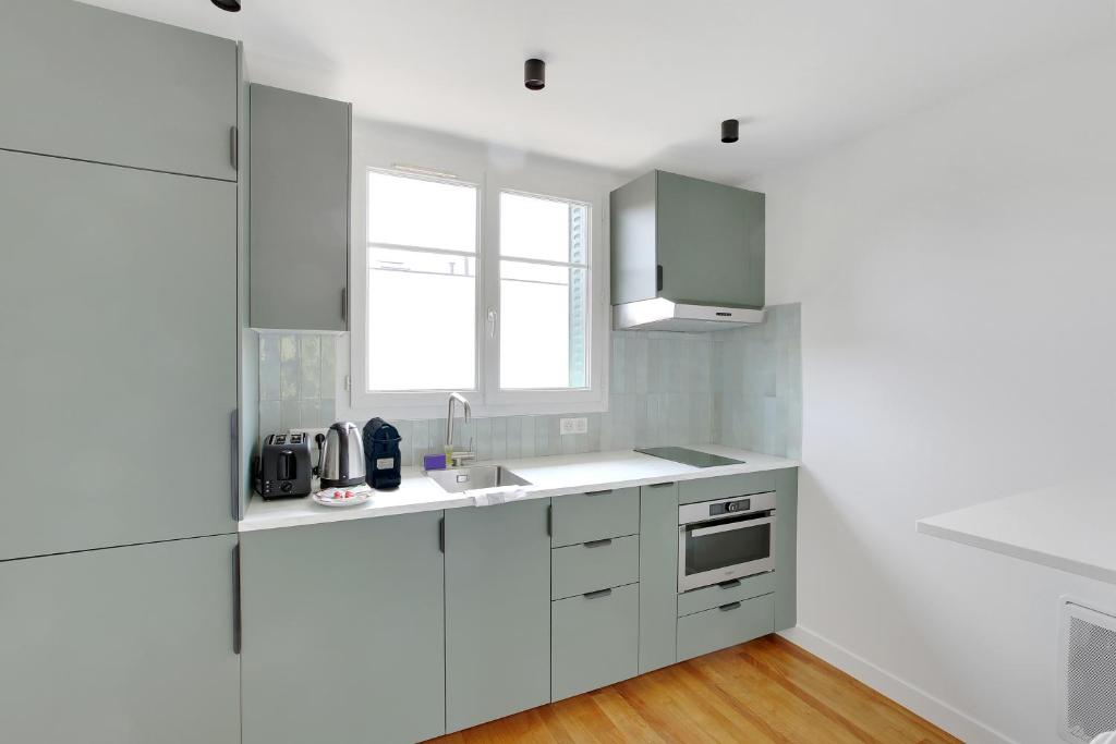 Large air-conditioned 2BR duplex - Close to Paris 4