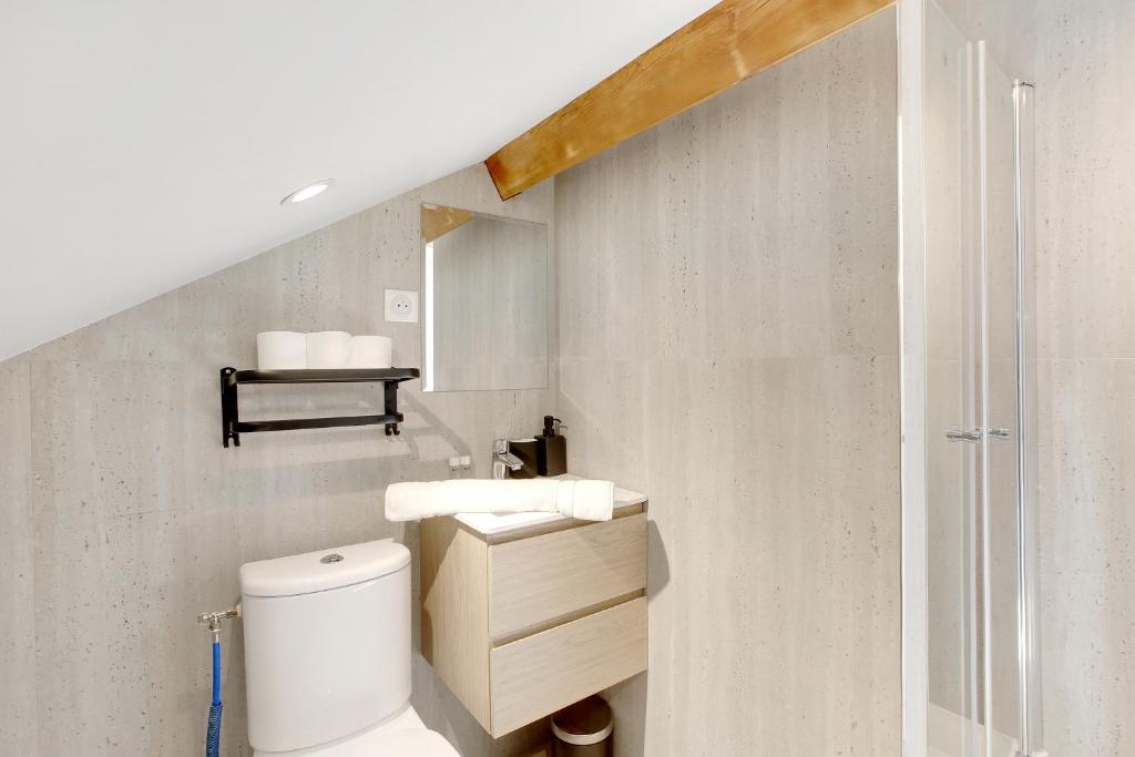 Large air-conditioned 2BR duplex - Close to Paris 7