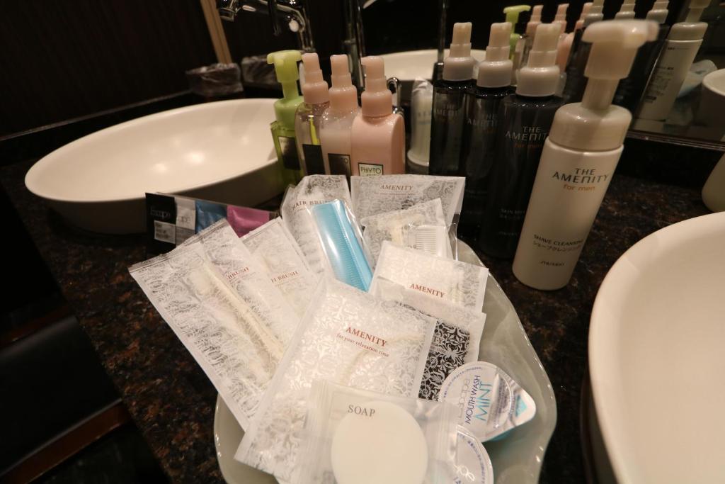 La salle de bains est pourvue d'un lavabo et de brosses à dents. dans l'établissement Hotel Sari Resort Takinoyashiro (Adults Only), à Kato 14 autres photos