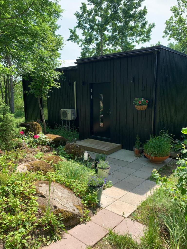 Small cozy 3-room house with terrace & large garden 3