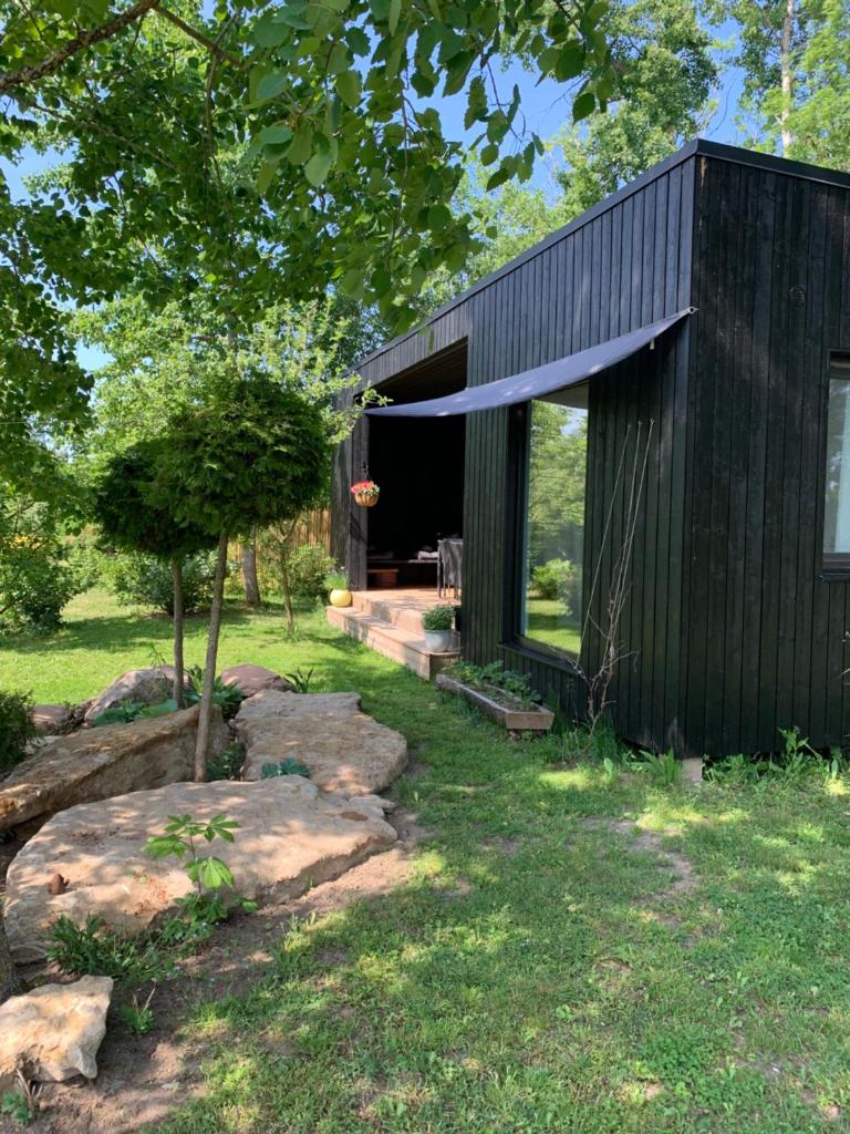 Small cozy 3-room house with terrace & large garden 4