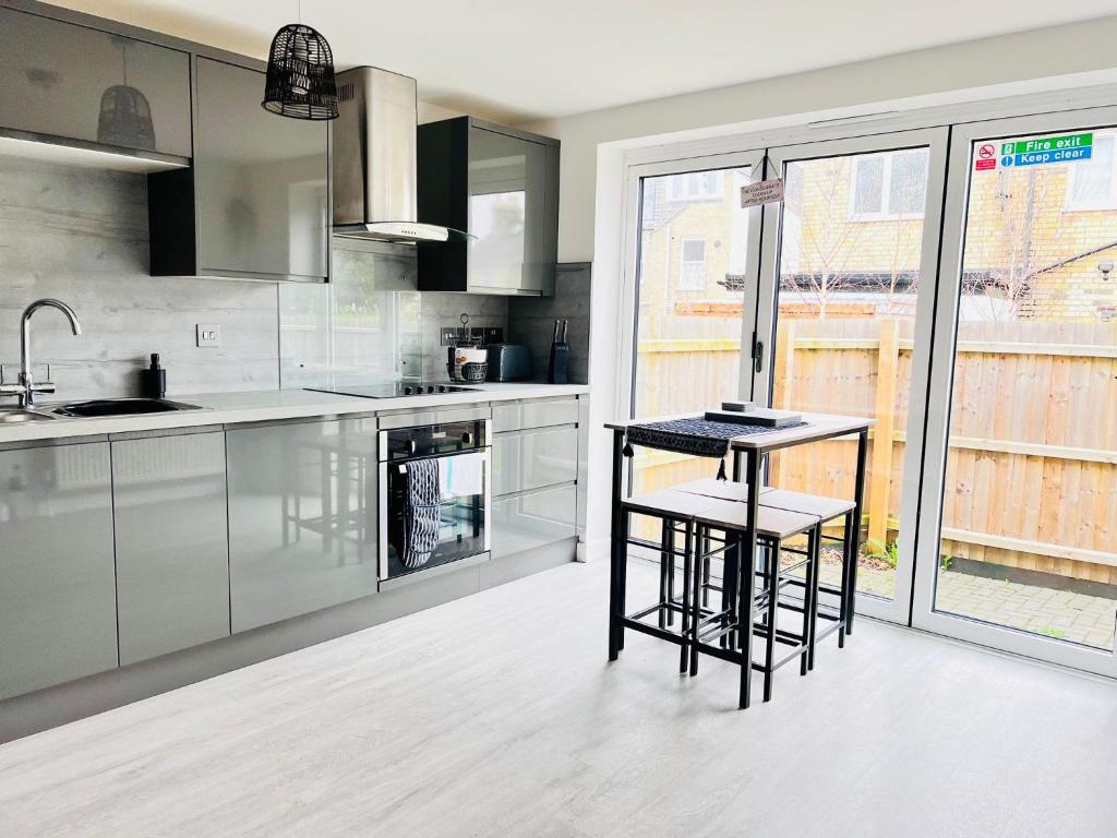 TANZANITE - Ground Floor 2BR apart, Pet friendly 4