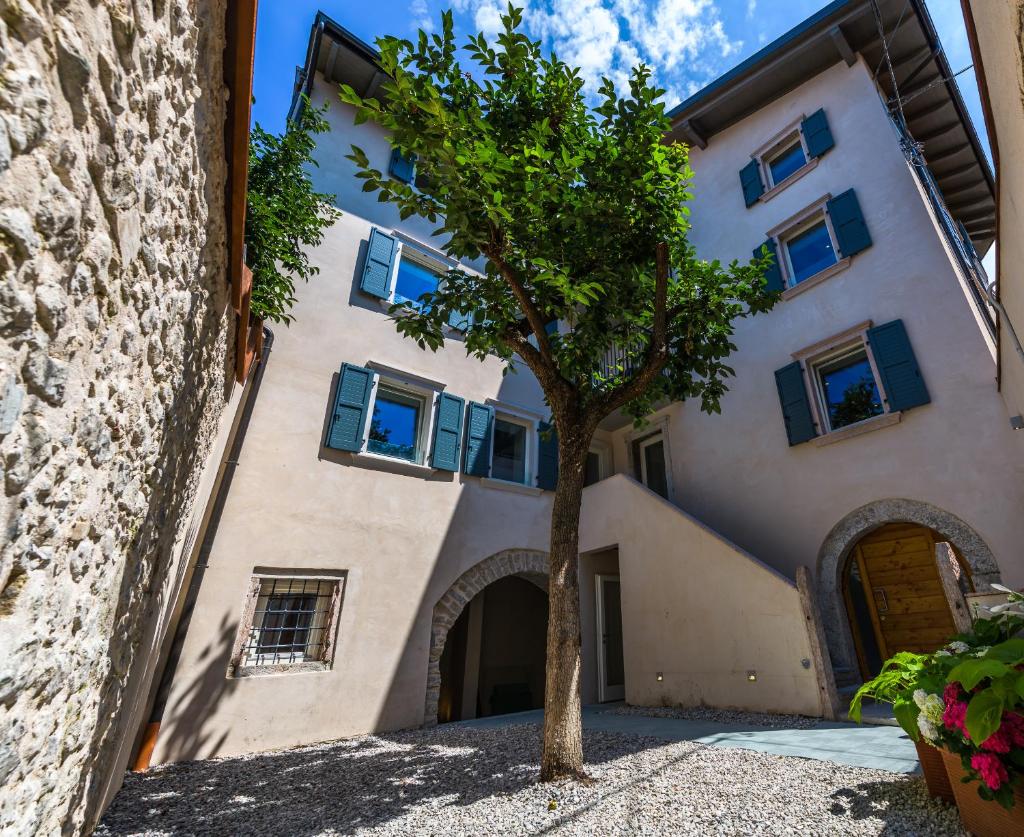 Casa Kaki - Eco friendly Apartments with Parking & Private Courtyard