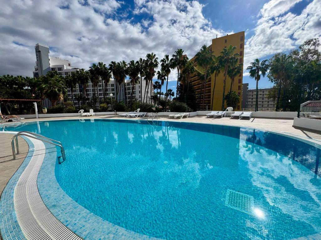 Sunny Poolside Holiday in Las Américas